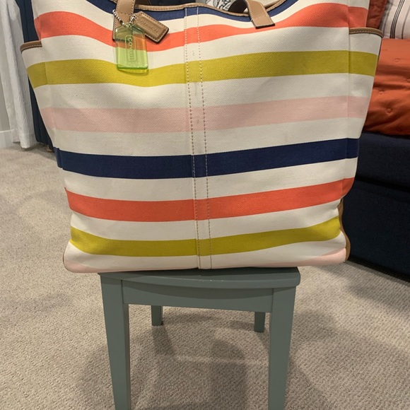 Coach Weekend tote - Picture 2 of 9